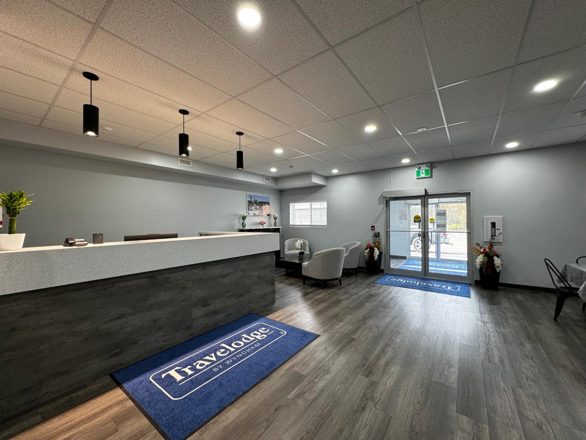 Travelodge By Wyndham Cochrane Ngoại thất bức ảnh
