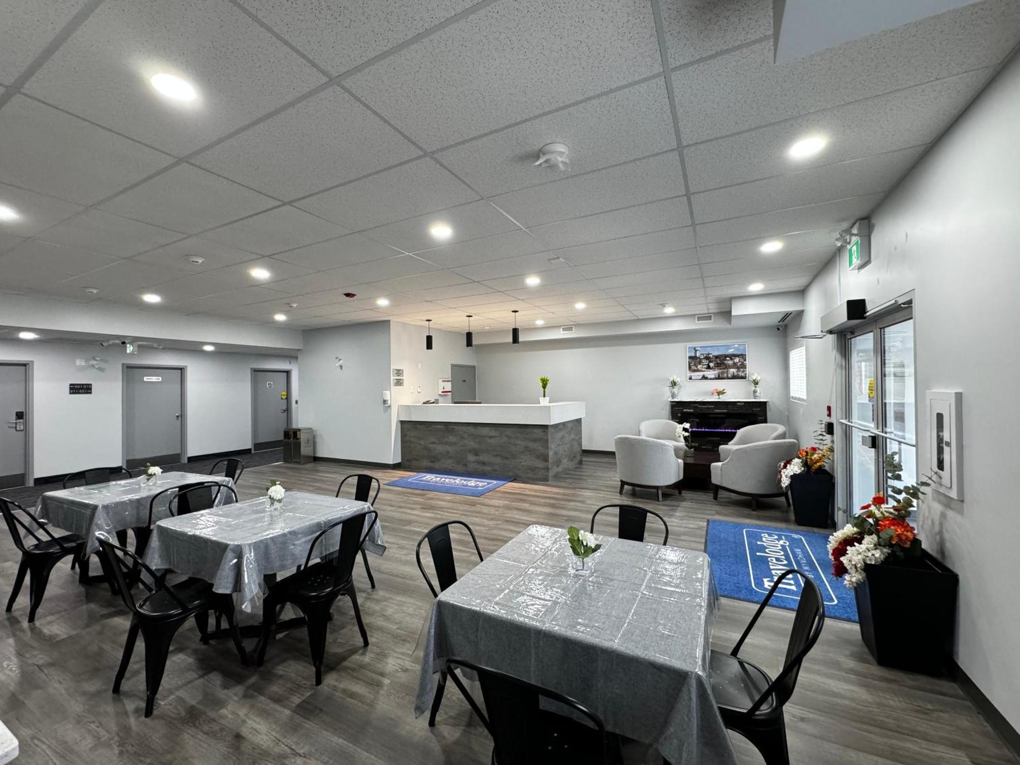 Travelodge By Wyndham Cochrane Ngoại thất bức ảnh