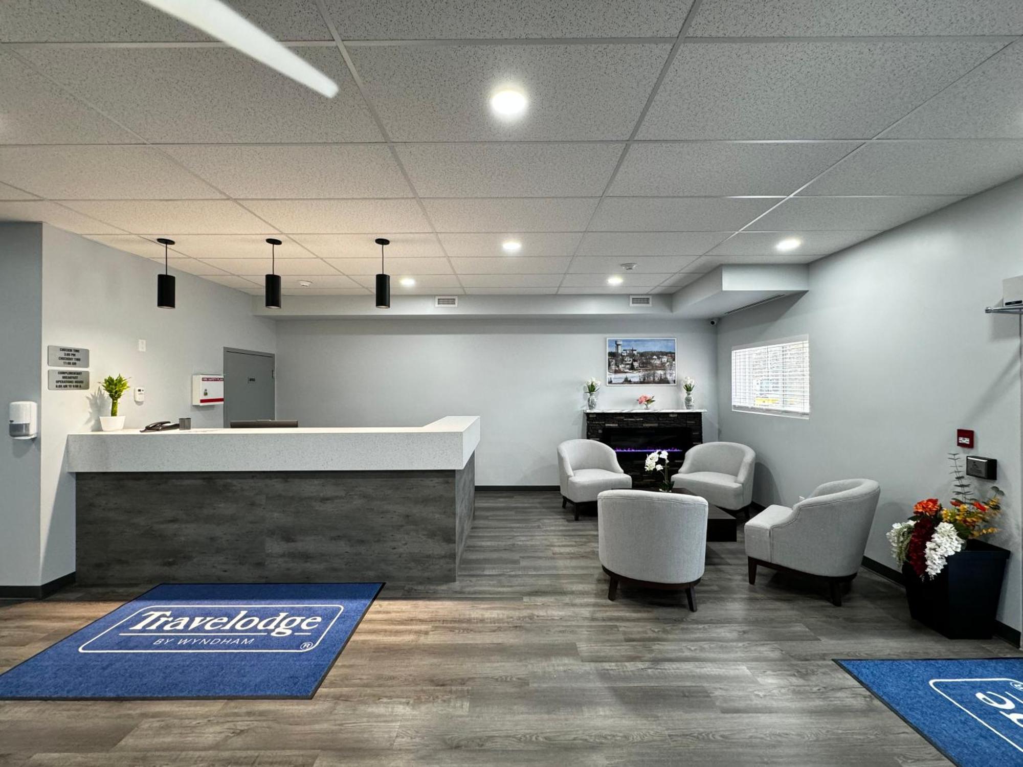 Travelodge By Wyndham Cochrane Ngoại thất bức ảnh