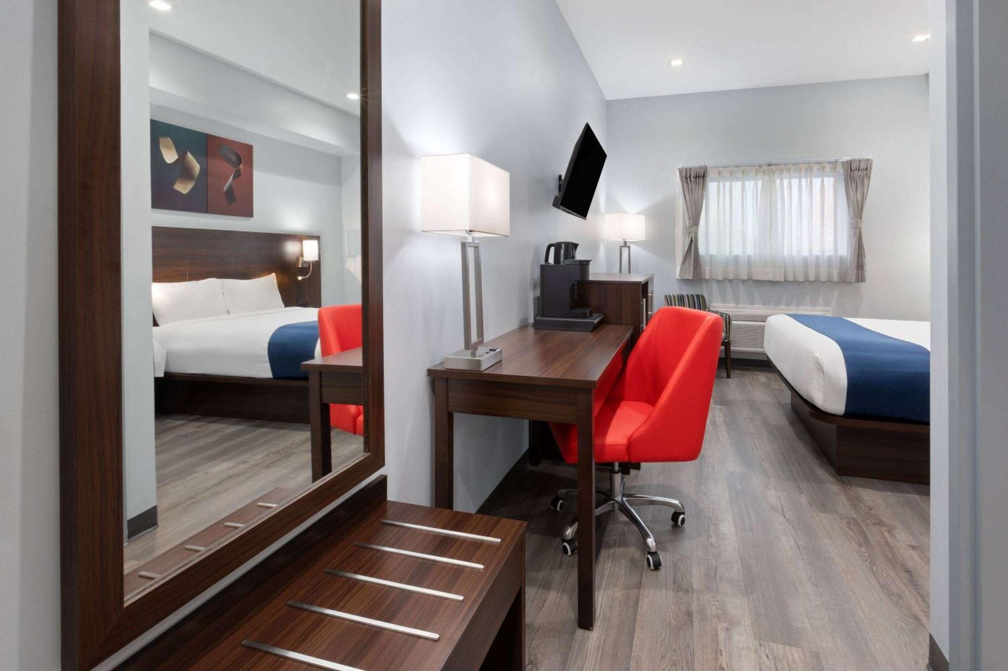 Travelodge By Wyndham Cochrane Ngoại thất bức ảnh