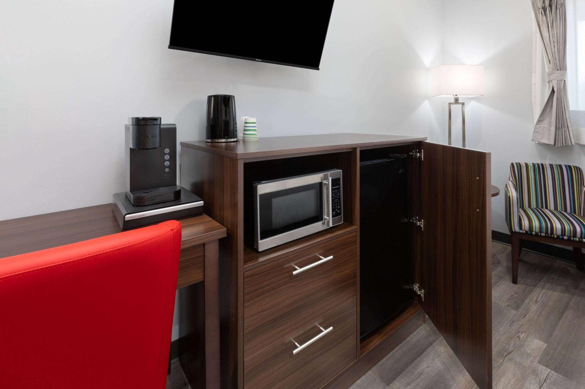 Travelodge By Wyndham Cochrane Ngoại thất bức ảnh