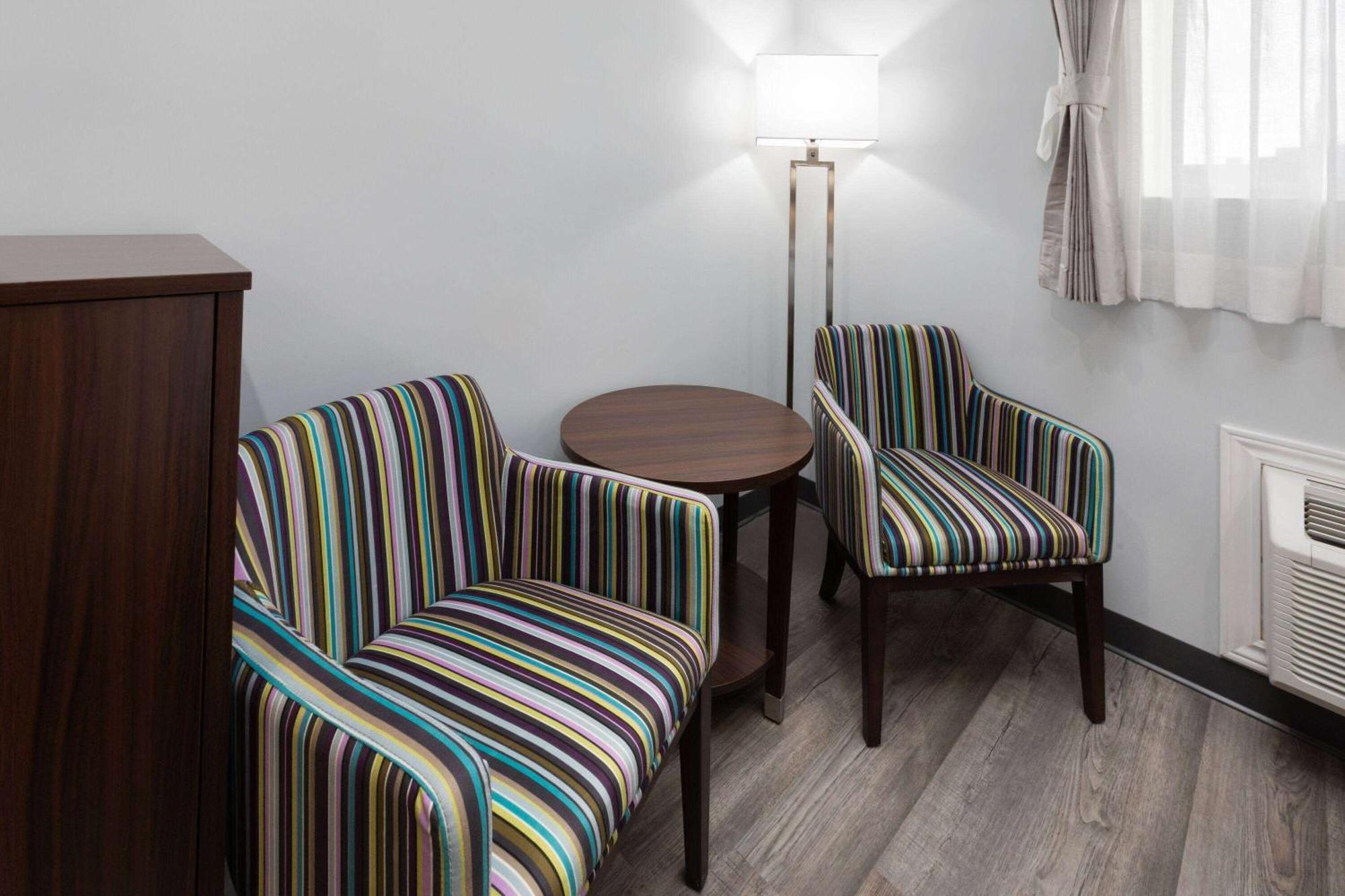 Travelodge By Wyndham Cochrane Ngoại thất bức ảnh